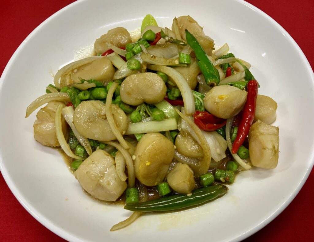 Stir Fried Hoe Shell With Basil Or Chilli Paste